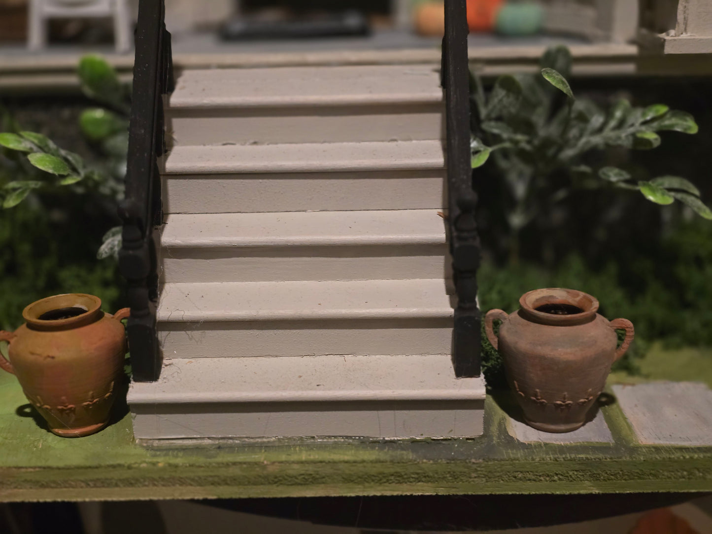 Dollhouse 1:12 garden Urns and terra, miniature flower pots